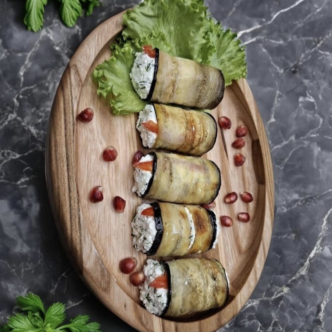 Рулетики из баклажанов с творогом